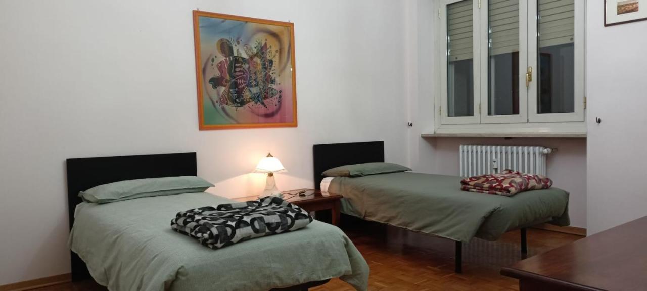 Casa Caty Lägenhet Pinerolo Exteriör bild